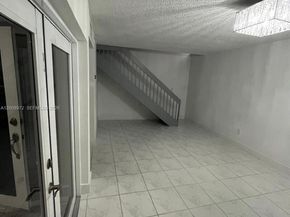 9704 NW 6th Ter 9704, Miami FL 33172