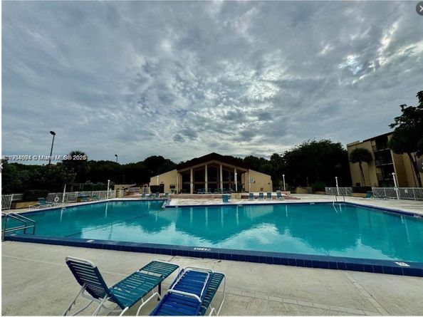 14525 N Kendall Dr 307J, Miami FL 33186