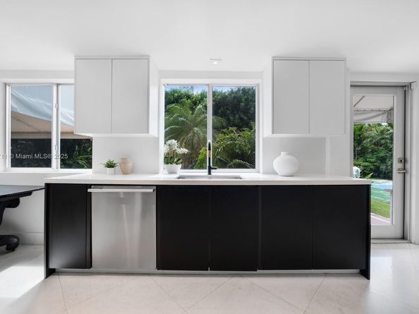 114 3rd San Marino Ter, Miami Beach FL 33139