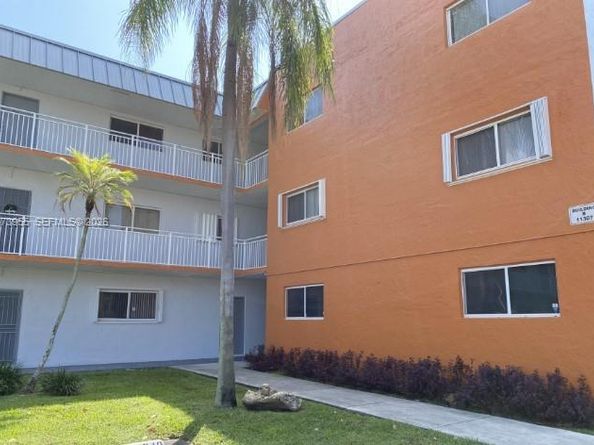11307 SW 200th St B202, Miami FL 33157