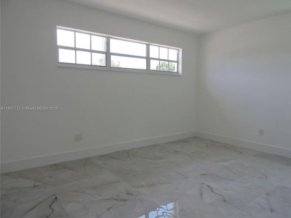 2040 NW 185th Ter, Miami Gardens FL 33056