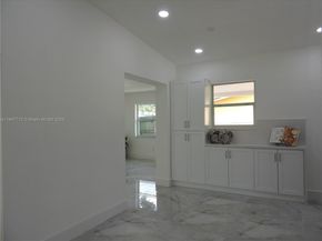 2040 NW 185th Ter, Miami Gardens FL 33056