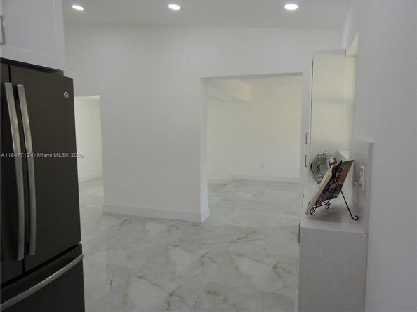 2040 NW 185th Ter, Miami Gardens FL 33056