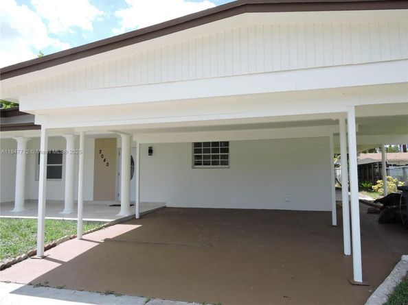2040 NW 185th Ter, Miami Gardens FL 33056