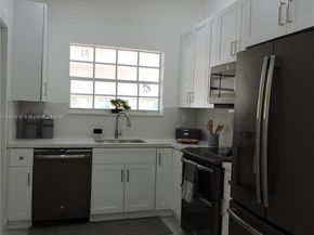 2040 NW 185th Ter, Miami Gardens FL 33056