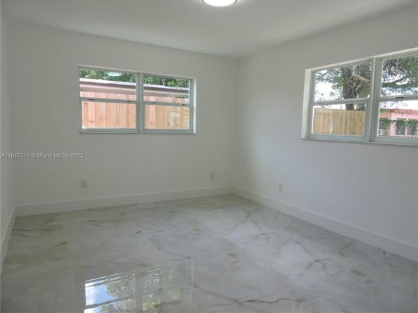2040 NW 185th Ter, Miami Gardens FL 33056