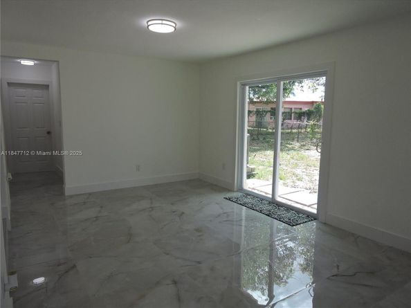 2040 NW 185th Ter, Miami Gardens FL 33056