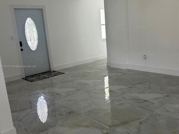 2040 NW 185th Ter, Miami Gardens FL 33056