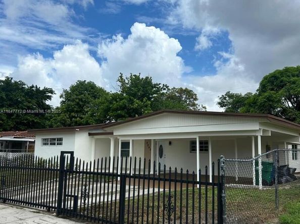 2040 NW 185th Ter, Miami Gardens FL 33056
