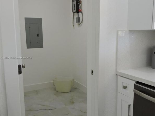 2040 NW 185th Ter, Miami Gardens FL 33056