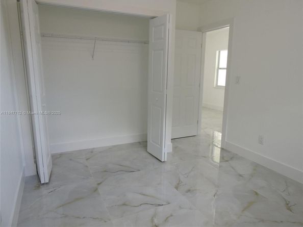 2040 NW 185th Ter, Miami Gardens FL 33056