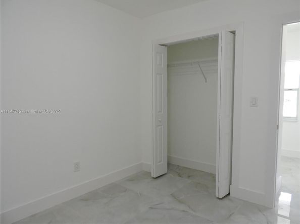 2040 NW 185th Ter, Miami Gardens FL 33056