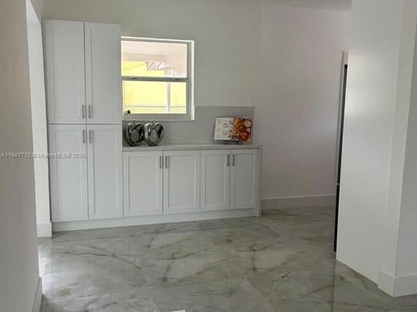 2040 NW 185th Ter, Miami Gardens FL 33056