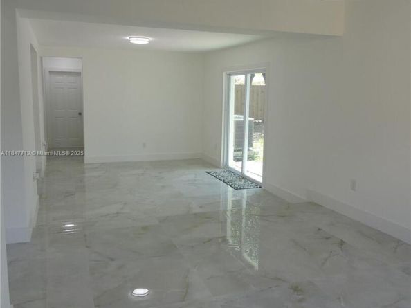 2040 NW 185th Ter, Miami Gardens FL 33056