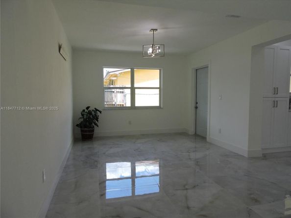 2040 NW 185th Ter, Miami Gardens FL 33056