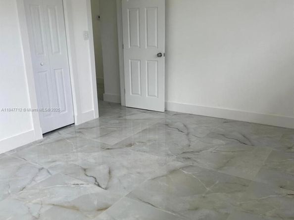 2040 NW 185th Ter, Miami Gardens FL 33056