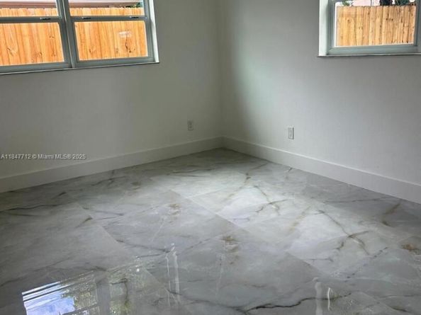 2040 NW 185th Ter, Miami Gardens FL 33056