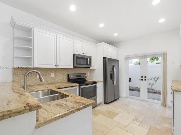 3625 Murano Dr, Hollywood FL 33021