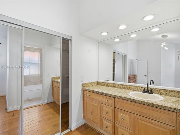 3625 Murano Dr, Hollywood FL 33021