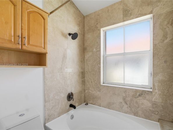 3625 Murano Dr, Hollywood FL 33021