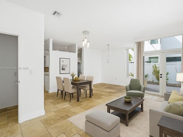 3625 Murano Dr, Hollywood FL 33021