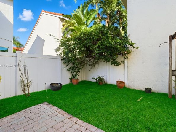 3625 Murano Dr, Hollywood FL 33021