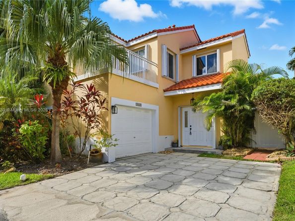 3625 Murano Dr, Hollywood FL 33021