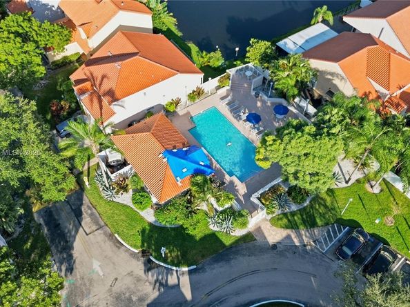 3625 Murano Dr, Hollywood FL 33021