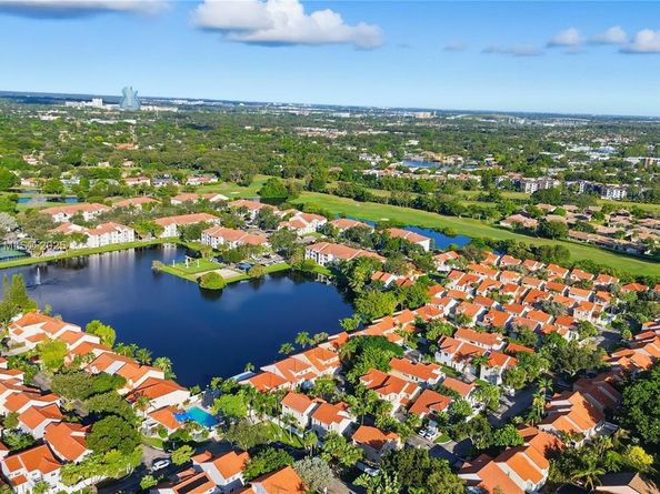 3625 Murano Dr, Hollywood FL 33021