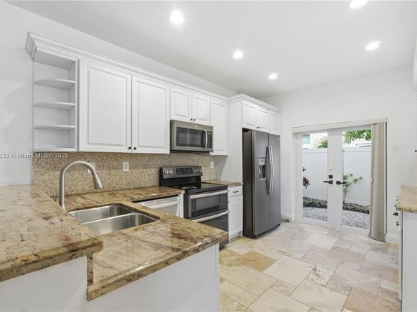 3625 Murano Dr, Hollywood FL 33021