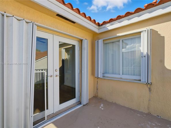 3625 Murano Dr, Hollywood FL 33021