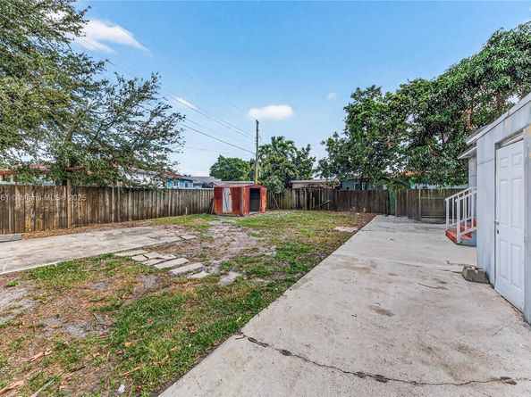 9125 NW 33rd Ct Rd, Miami FL 33147