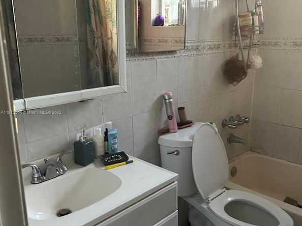 9125 NW 33rd Ct Rd, Miami FL 33147