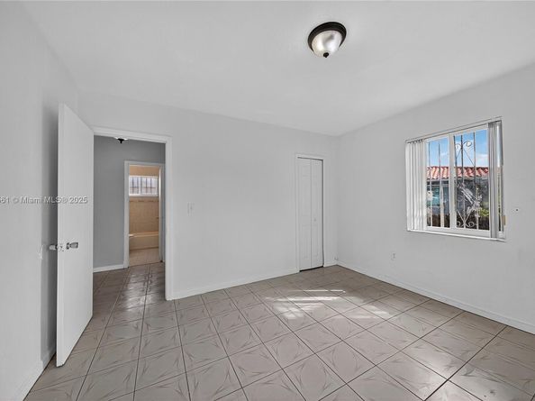 9125 NW 33rd Ct Rd, Miami FL 33147