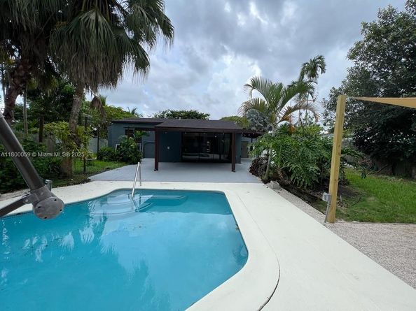 14825 Garden Dr, Miami FL 33168