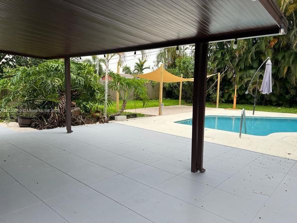 14825 Garden Dr, Miami FL 33168