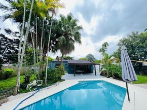 14825 Garden Dr, Miami FL 33168