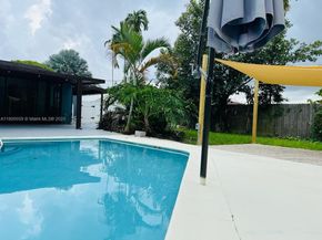 14825 Garden Dr, Miami FL 33168