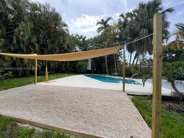 14825 Garden Dr, Miami FL 33168