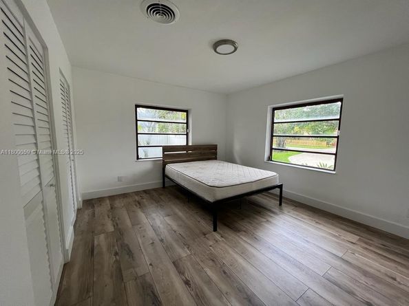 14825 Garden Dr, Miami FL 33168