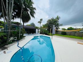 14825 Garden Dr, Miami FL 33168