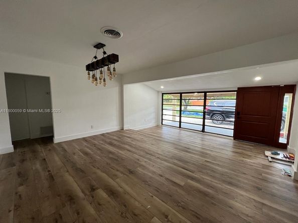 14825 Garden Dr, Miami FL 33168
