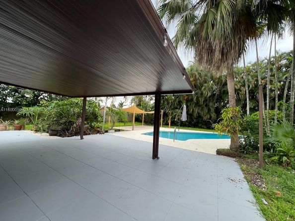 14825 Garden Dr, Miami FL 33168