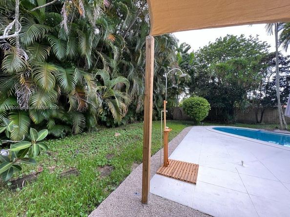 14825 Garden Dr, Miami FL 33168