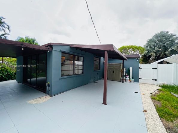 14825 Garden Dr, Miami FL 33168