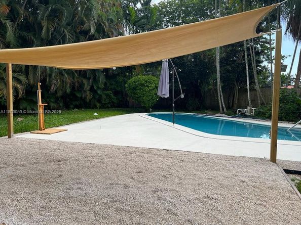 14825 Garden Dr, Miami FL 33168
