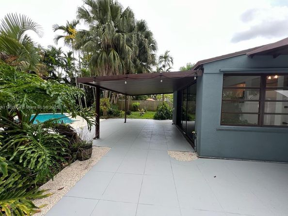 14825 Garden Dr, Miami FL 33168