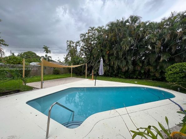 14825 Garden Dr, Miami FL 33168