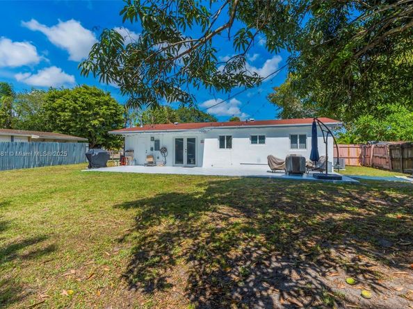 330 N 70th Ave, Hollywood FL 33024