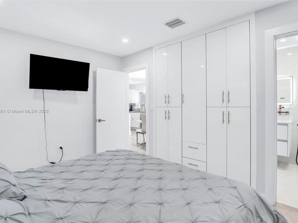 330 N 70th Ave, Hollywood FL 33024